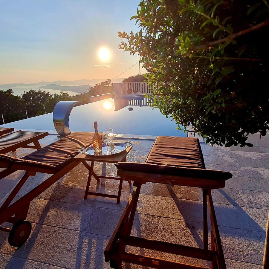 Sea View Luxury Apart Hotel Villa Conte With Swiming Pool And Romantic Spa Podstrana Dış mekan fotoğraf